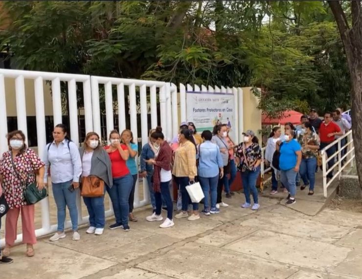 Exigen maestros de Tabasco pago completo de su aguinaldo