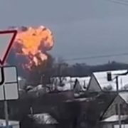 Avión militar ruso con 65 prisioneros ucranianos habría sido derribado por Ucrania