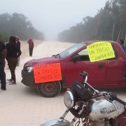 Protesta y bloquean pobladores de Pedro A. Santos exigen construcción del paso ganadero