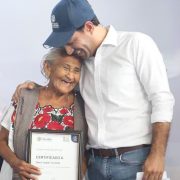 Con el trabajo en equipo, lucha Mauricio Vila contra la pobreza y la desigualdad en Yucatán