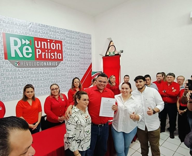 Rolando Zapata Bello, actual secretario de Acción Electoral del PRI, se registró oficialmente como aspirante del Senado