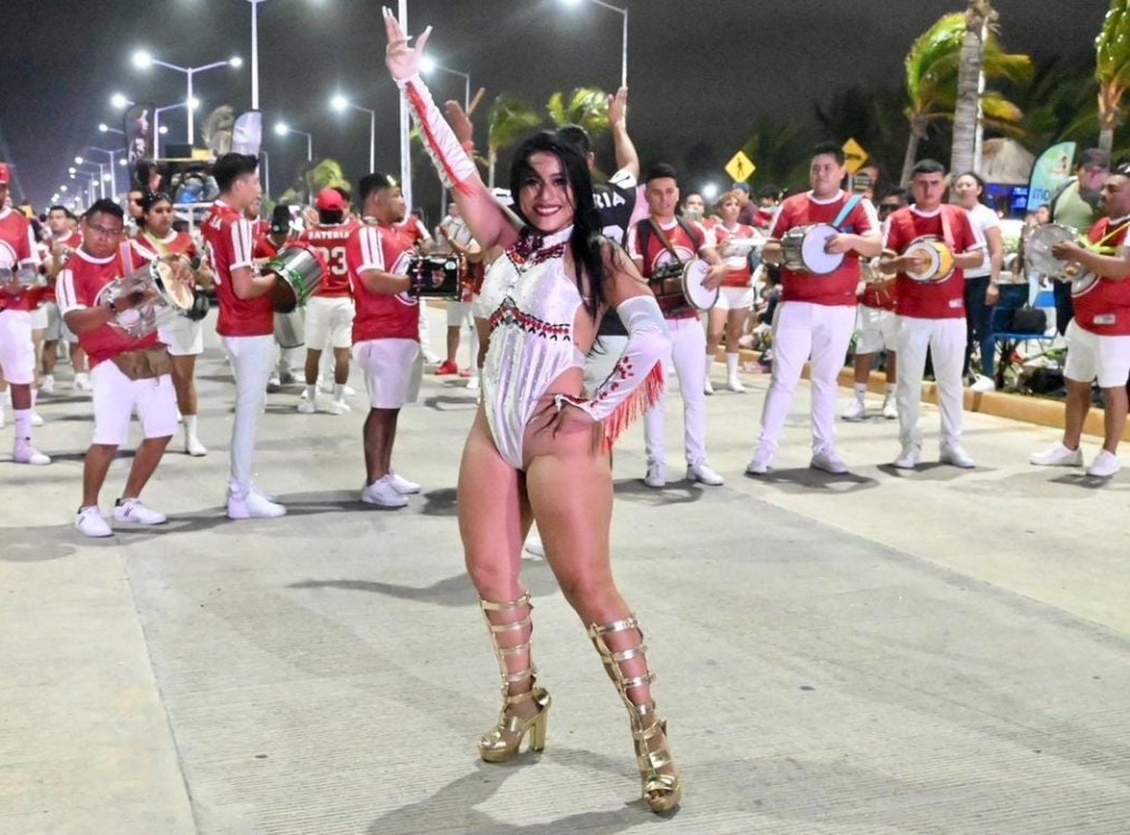 Chicas brasileiras en los bandos de carnaval de Ciudad del Carmen