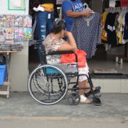 Inicia multas contra conductores que se estacionen en áreas de discapacitados