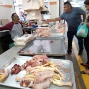 Cae en un 70% la venta de pollos en el mercado de Ciudad del Carmen