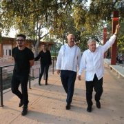 Inaugura AMLO malecón de Villahermosa