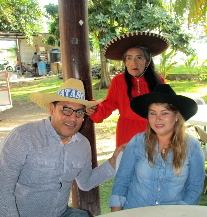 cumpleaños de la abuelita Boni y el nieto Iker