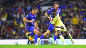 América vuelve a la senda del triunfo , y consigue su cuarta victoria al hilo en sus más recientes duelos ante Cruz Azul.