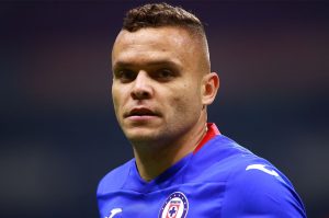El Cabecita antes de volver al fútbol mexicano con América, fue ofrecido al Cruz Azul pero lo rechazaron.