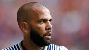 Temen por la vida de Dani Alves, ya que según compañero de celda, no se encuentra psicológicamente estable.