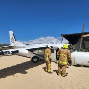 Desplome de avioneta en Puerto Escondido deja un muerto