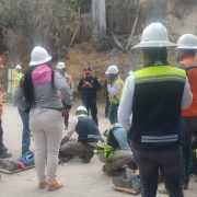 Dos trabajadores del Tren Interurbano México-Toluca sufrieron una caída desde una plataforma, ubicada a una altura estimada entre 10 y 15 metros
