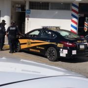 Las autoridades rápidamente tomaron el control de la situación, anunciando que el cuerpo de Oswaldo sería trasladado a la morgue