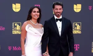 Galilea llegó a la afombra roja de Premio lo Nuestro, acompañada de su novio el español, Isaac Moreno. 