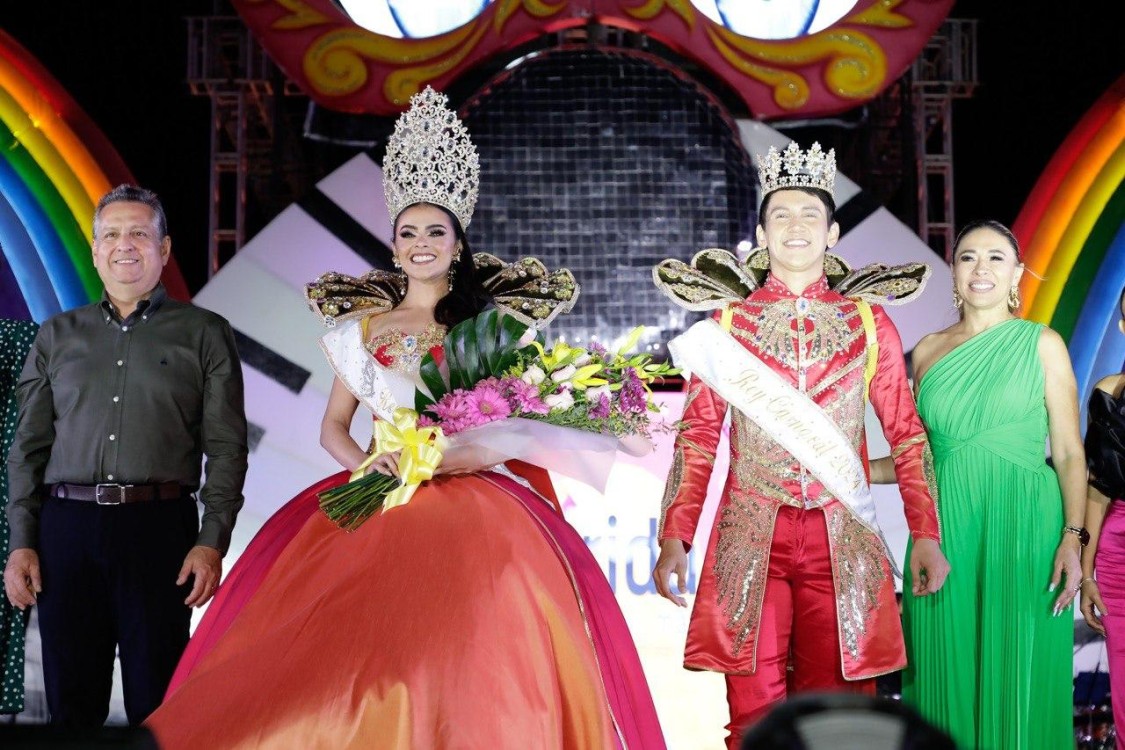Alejandro Ruz coronó a los reyes