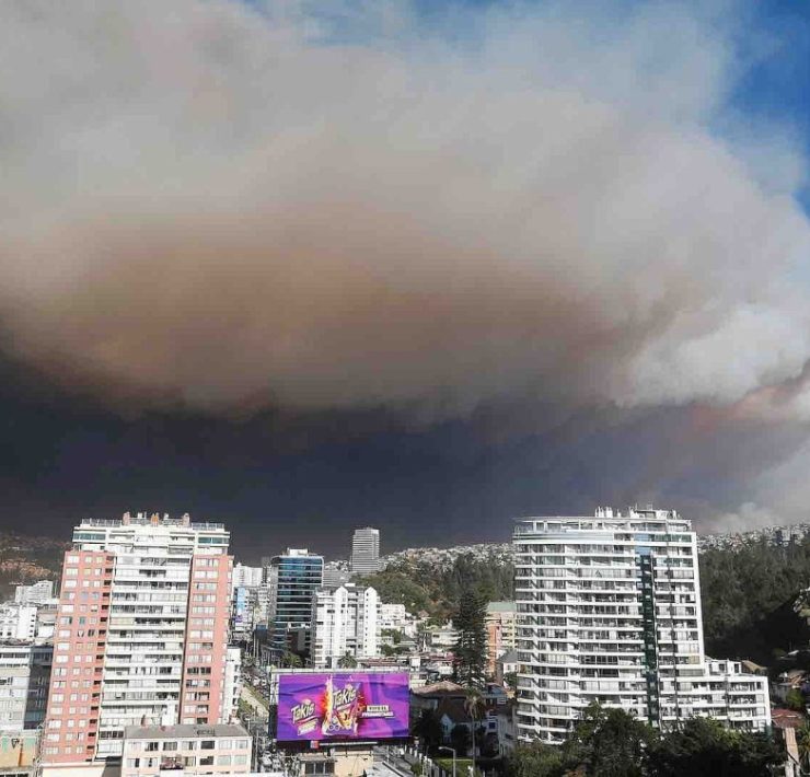 Tragedia en Valparaíso: Incendios forestales dejan al menos 64 muertos y destruyen miles de viviendas