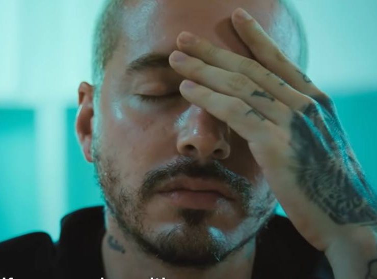 J Balvin se despide de su perrito Enzo de raza Akita después de 14 años