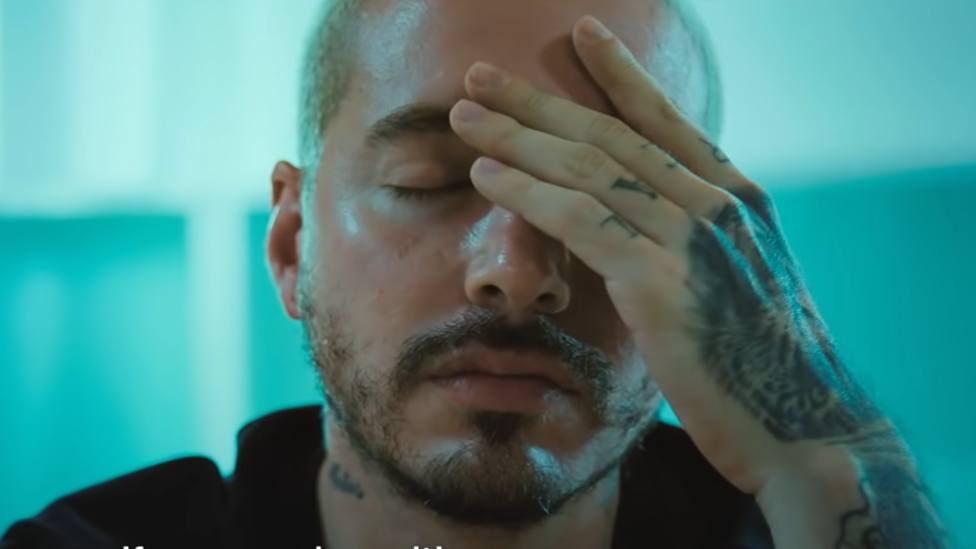 J Balvin se despide de su perrito Enzo de raza Akita después de 14 años