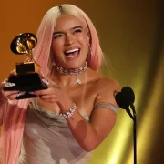 Karol G puso a bailar a los asistentes a su concierto en el Estadio Azteca