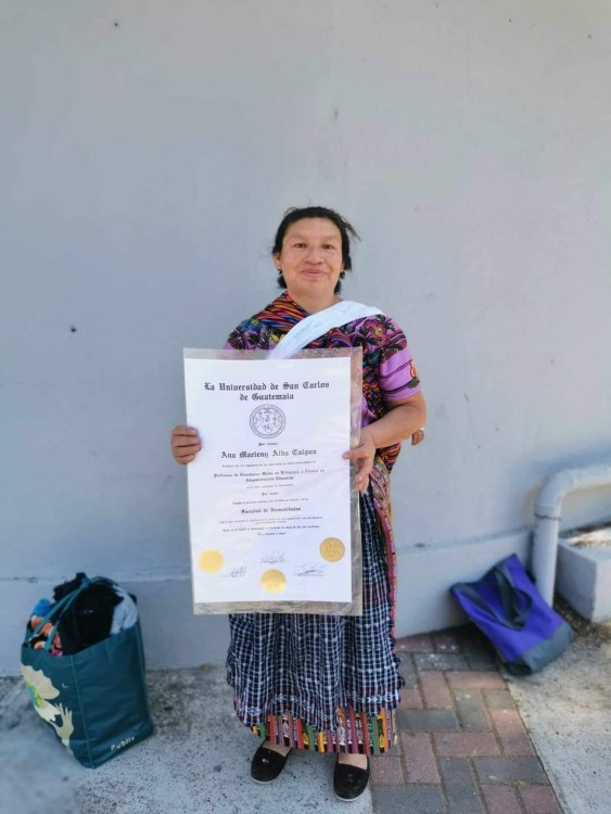 Un emotivo logro se celebra con la graduación de una mujer Maya Ki'che' en pedagogía en la Universidad de San Carlos 
