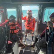 El avión tipo Persuader que avistó y localizó a los pescadores fue operado por una tripulación de personal femenino