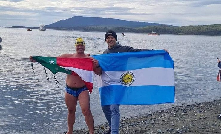 El único mexicano en este grupo de nadadores internacionales en llevar a cabo la travesía