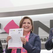 “Por respeto a la democracia, por respeto al pueblo saque ya las manos de esta elección”, exige Gálvez a AMLO