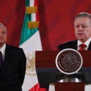 Revela AMLO que Zaldívar fue intermediario ante poder judicial