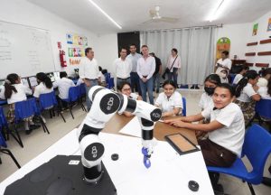 Con clases de Robótica, que promueve Vila Dosal, estudiantes de Educación Básica y Media Superior adquieren habilidades en matemáticas, física, geometría espacial y tecnología..
