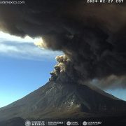 Lluvias de ceniza leves a moderadas en poblaciones circundantes y en algunas ciudades más lejanas