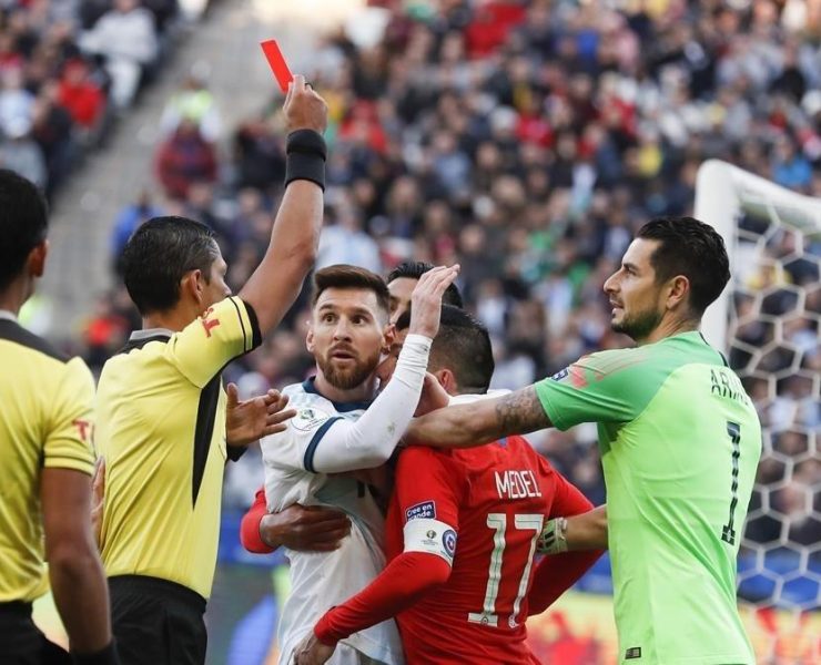 Los árbitros ahora sacarán tarjeta azul ¿Para que es y que sanciona?