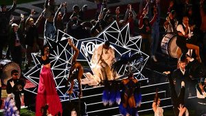 Usher se presentó en el medio tiempo del Super Bowl.