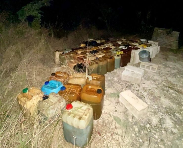 Aseguran a ocho personas