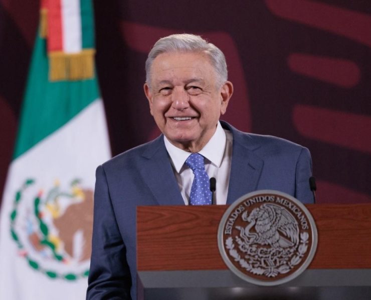 AMLO revela “en 2038, empresarios buscaron que Carlos Slim fuera candidato presidencial”