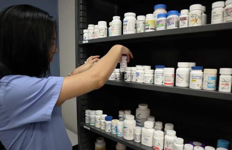 Filial de Super Sánchez también comercializa medicamentos a salud