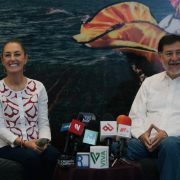 Sheinbaum acusa al frente opositor de retomar la "guerra contra el narco"