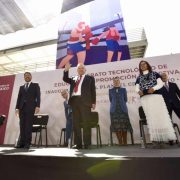 Entrega AMLO en Tepito, nuevas instalaciones de bachillerato deportivo en boxeo