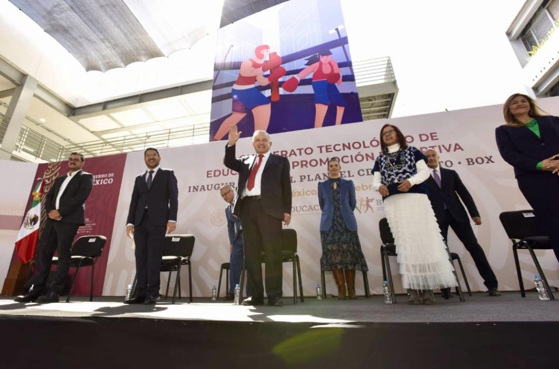 Entrega AMLO en Tepito, nuevas instalaciones de bachillerato deportivo en boxeo