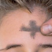 Acuden campechanos a ponerse la cruz