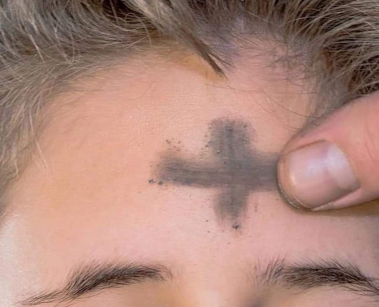 Acuden campechanos a ponerse la cruz