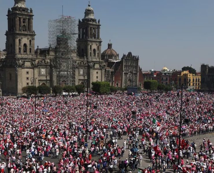 Marcha por la democracia llena el zocalo de la CDMX