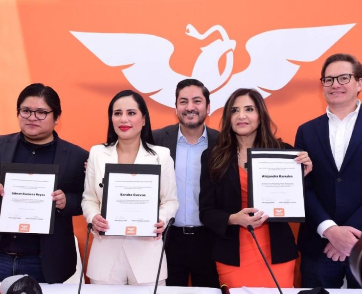 Sandra Cuevas oficializó su unión con MC al recibe tenis “fosfo, fosfo”