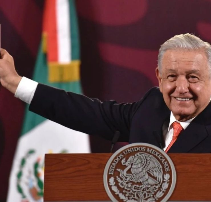Señala escritor falsedades en nuevo libro de AMLO: Análisis Revela Datos Erróneos y Engaños