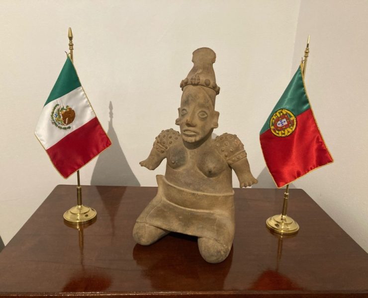 México recupera una pieza arqueológica que sería subastada en Portugal