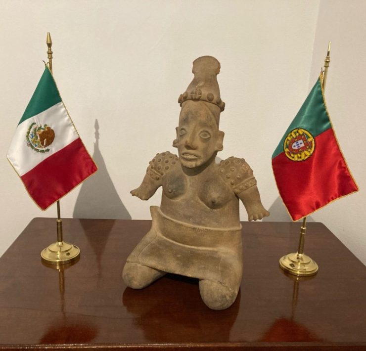 México recupera una pieza arqueológica que sería subastada en Portugal