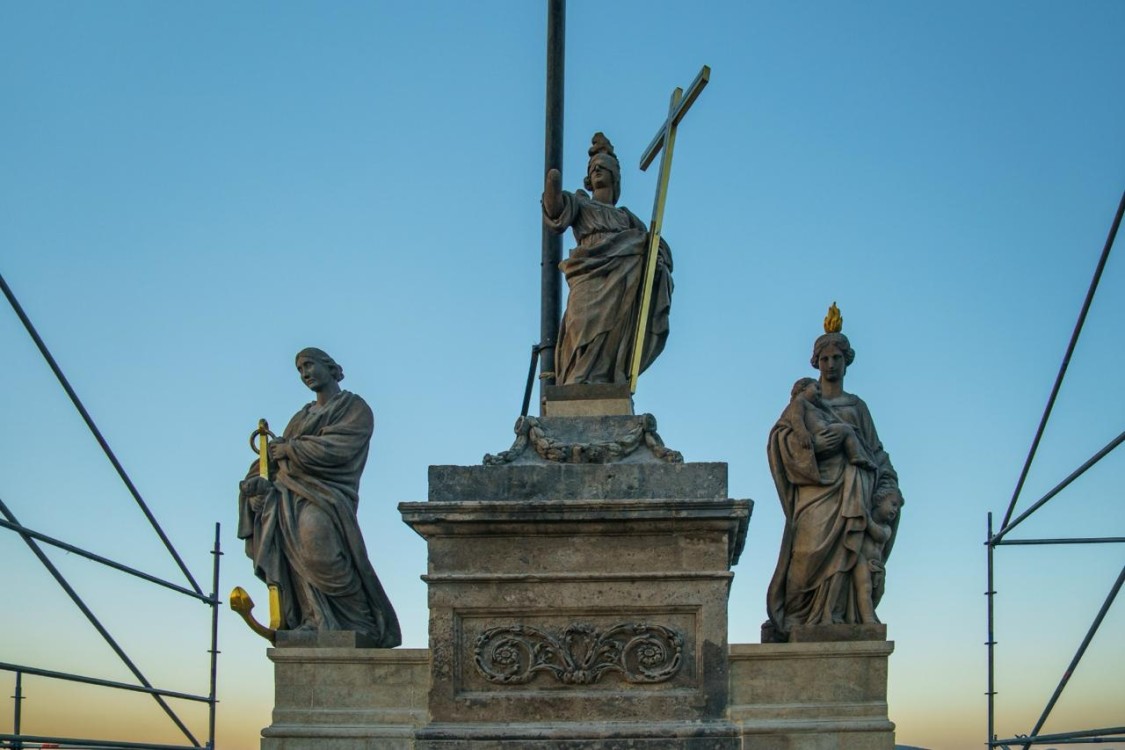 SC devela el conjunto de las Tres virtudes teologales, en la Catedral Metropolitana