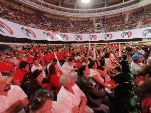 PRI oficializa la candidatura de Xóchitl Gálvez, en un evento realizado en el Foro GNP Seguros de Mérida. 