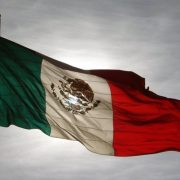 Momentos bizarros que ha sufrido la bandera