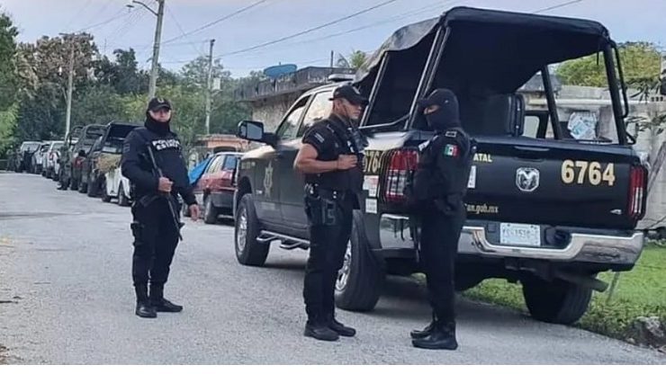 Cateo en Dzidzantún detienen a una familia, se arrestó a tres hombres y una mujer relacionados con el delito de narcomenudeo.