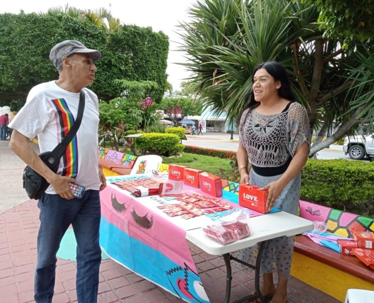 Colectivo trans por la libertad de ser y decidir distribuyó condones