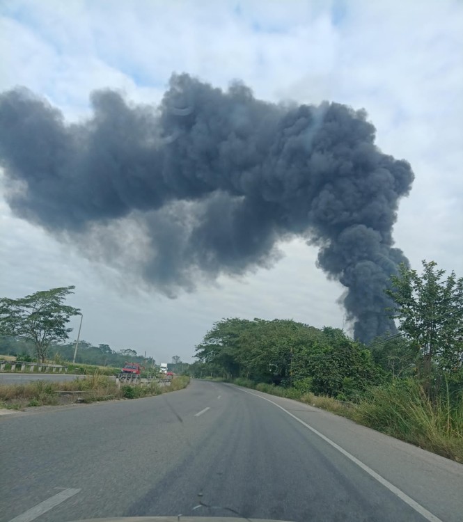 Explota bodega de una compañía petrolera en Cunduacán; no se reportaran heridos